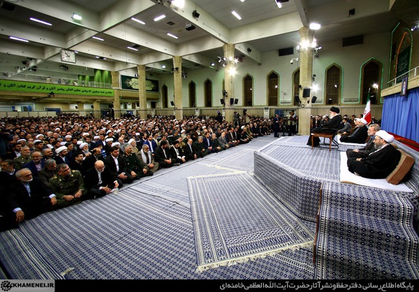 قائد الثورة: العالم الاسلامي يواجه محن كبرى وسبيل الحل هو الوحدة الاسلامية