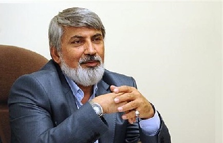 ترقي في حوار له مع وكالة نادي المراسلين الشباب للأنباء:روحاني واحمدي نجاد على لائحة المحافظين في انتخابات 96