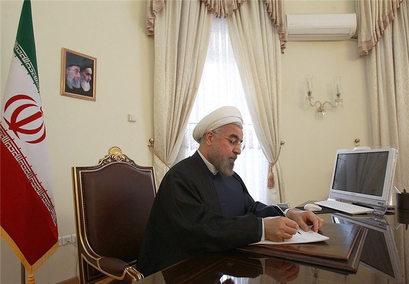روحاني يصدر تعليماته بتعبئة الإمكانات لمساعدة المتضررين من الزلزال