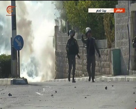 مظاهرات فلسطينية في تل أبيب ومواجهات في الضفة وقطاع غزة