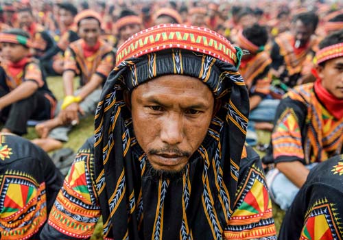 بالصور.. احتجاجات بالرقص لأكثر من 10 الآف شخص فى إندونيسيا