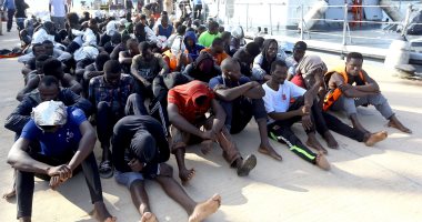 177 مهاجرا عالقون داخل سفينة لخفر السواحل الإيطالى أمام سواحل لامبيدوزا
