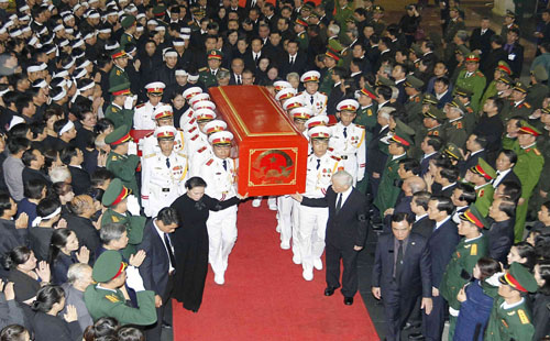 صور.. فيتنام تودع الرئيس تران داى كوانج فى جنازة عسكرية