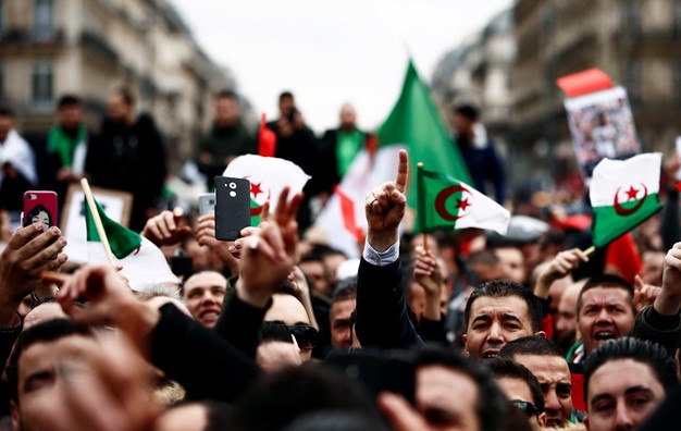 احتجاجات في الجزائر رفضاً لرموز السلطة في الجمعة العاشرة من التظاهرات