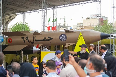 معرض صواريخ محور المقاومة في طهران/ إزاحة الستار عن نسخة من صاروخ النجباء 