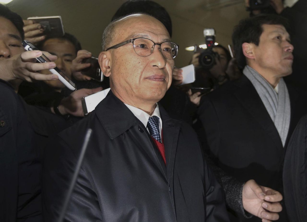 South Korean investigators detain ex-health minister