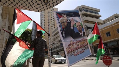 Palestinian Authority PM, officials visit Gaza to end division