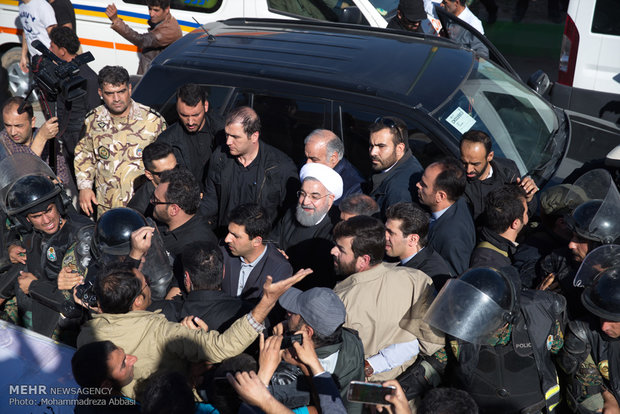 Rouhani visits quack-affected areas in Kermanshah
