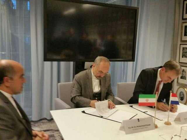 Iran, Netherlands sign MoU to expand bilateral economic ties