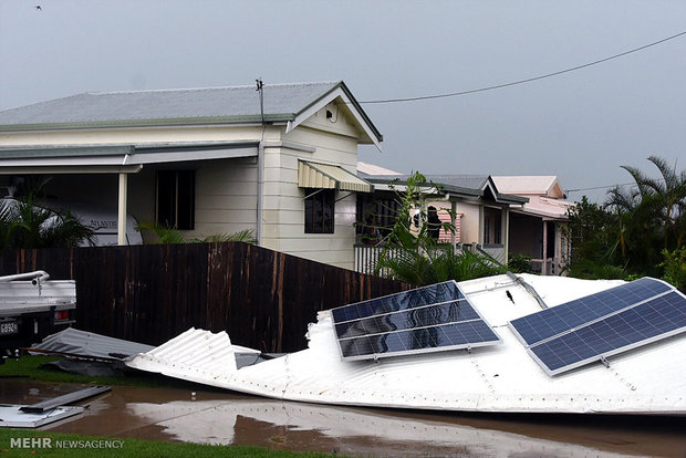 Huge damages in Australia following Debbie cyclone