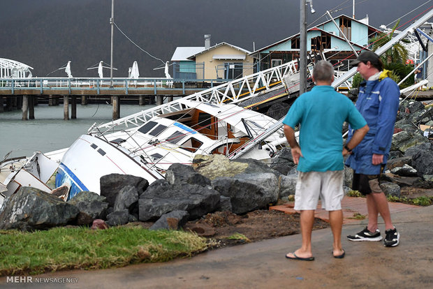 Huge damages in Australia following Debbie cyclone