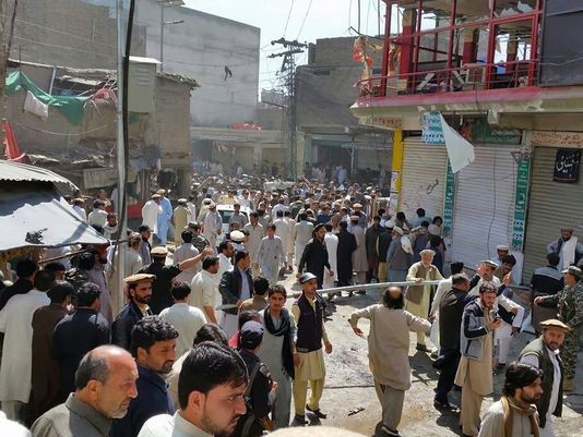 Bombing near Shia mosque kills 22 in northwest Pakistan