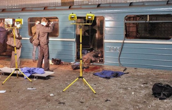 Blast hits St. Petersburg metro, casualties reported