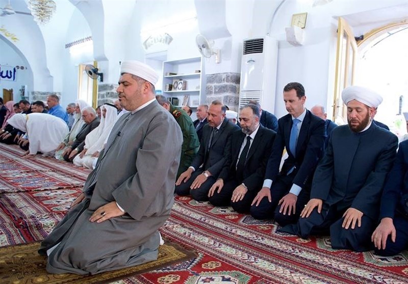 Syria's Assad joins prayers to mark end of Ramadan