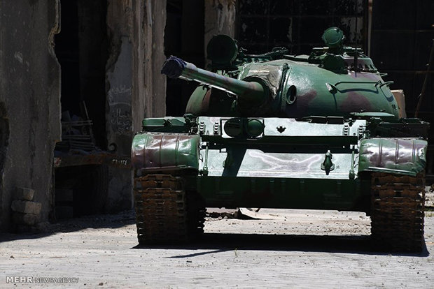 Repairing military equipment in Damascus