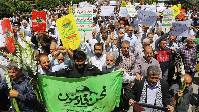 Iranian worshipers hold demonstration to protest at Israeli crimes