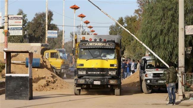 40-truck aid convoy enters Syria’s troubled Dayr al-Zawr