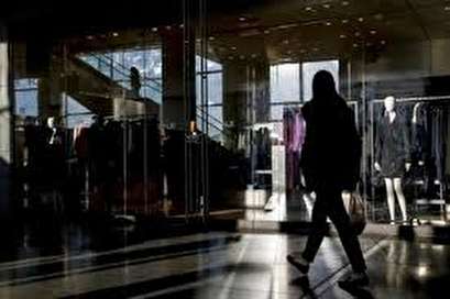 Consumers, businesses seen buoying U.S. economic growth in fourth-quarter