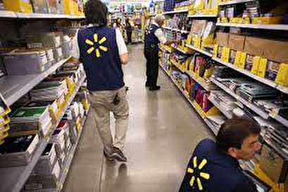 U.S. wage growth, tax-bonuses spark shopping in retail stocks