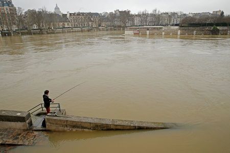 Nearly 1,500 evacuated in Paris region as rising Seine poses flood risk