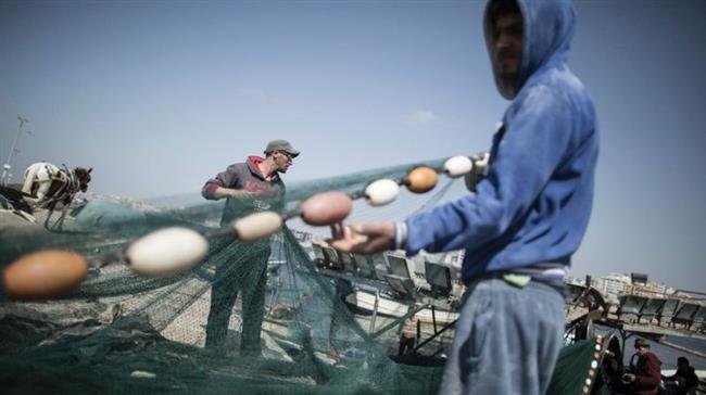 Israeli naval forces detain two Palestinian fishermen off Gaza coast