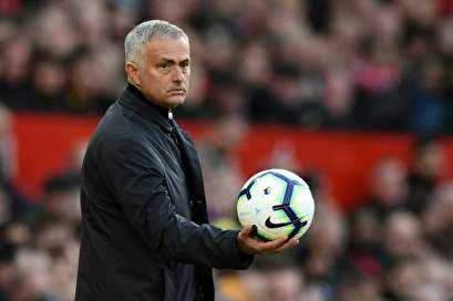 Can Jose Mourinho survive 'manhunt' after stay of execution?