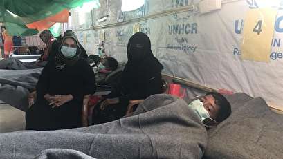 At diphtheria clinic, medics struggle to treat Rohingya