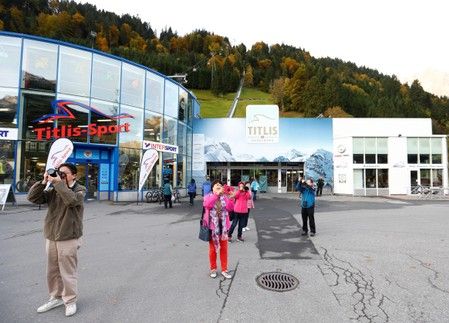 One killed, six hurt in accident at Swiss Alps resort