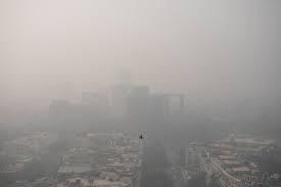 Toxic smog envelopes New Delhi sky