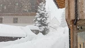 Heavy snow blankets northern Italy