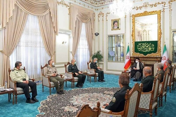 Armed forces and military commanders discuss building 'strong Iran' with Raeisi