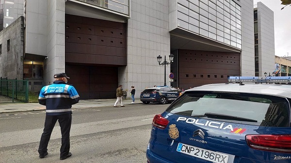 Police in Spain Evacuate Parts of Downtown Oviedo Over Bomb Threat