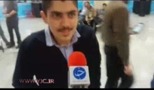 مراد بیک وارد می‌شود! / نامزدی با لباس محلی و کتانی اسپورت/ اجرای موسیقی زنده یک نامزد انتخابات در وزارت کشور