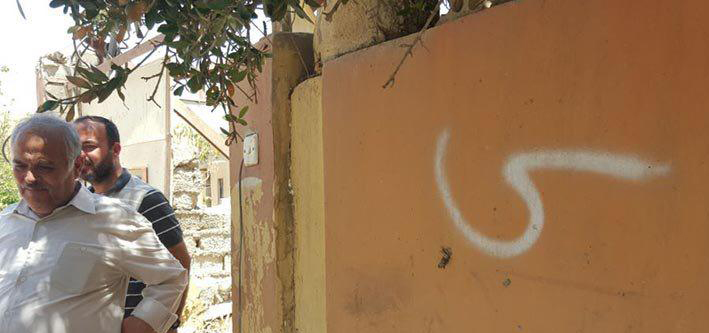 رمز گشایی از حروفی که داعش بر دیوار‌ها می‌نویسد+عکس