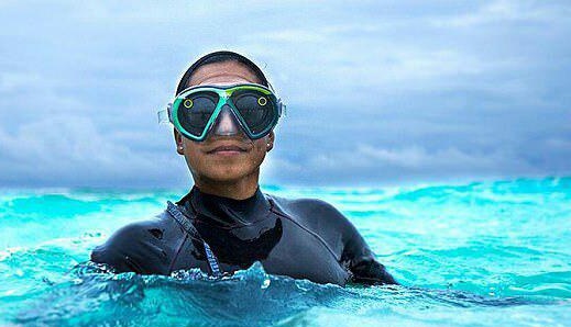 فیلم برداری آنلاین از زیر آب با ماسک غواصی فوق مدرن+تصاویر