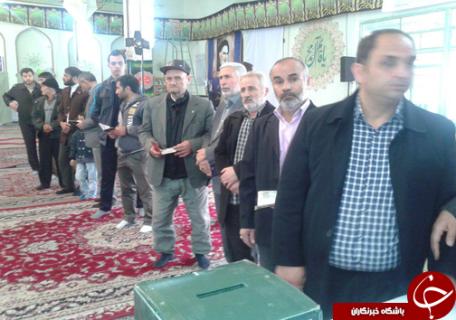 بالصور... الإقبال الشعبي المكثف علي صناديق الإقتراع في ايران