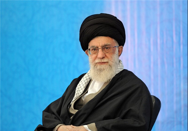قائد الثورة الاسلامیة یستقبل جمعا من قادة الحرس الثوری