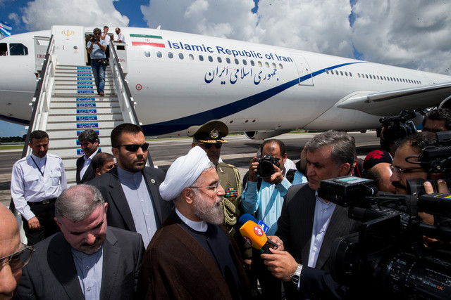 الرئيس روحاني : نبحث سبل تطوير وتعزيز العلاقات بين طهران وهافانا