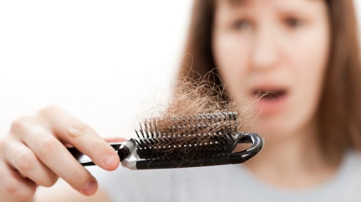 6 أخطاء يجب تجنبها للحد من تساقط الشعر