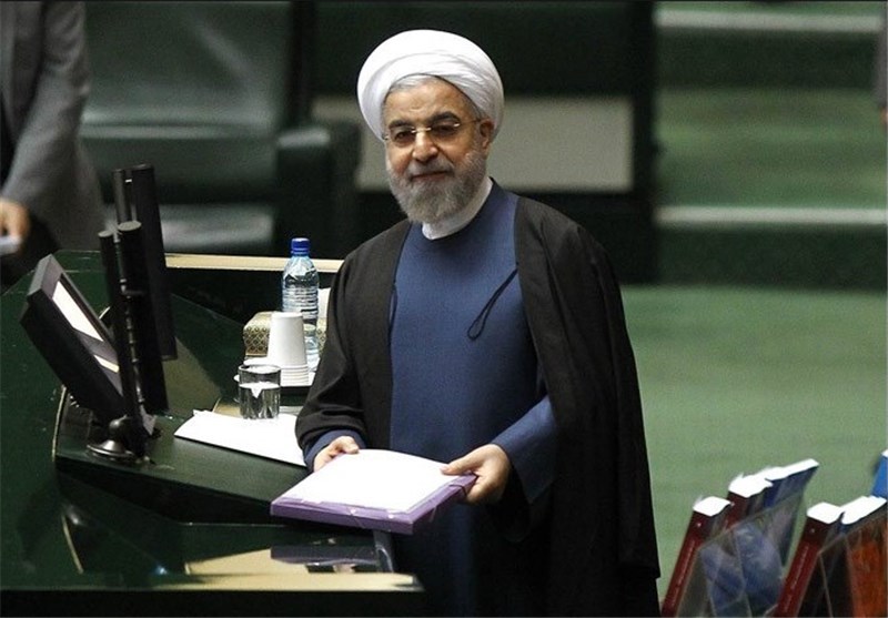 روحاني يعرض الموازنة على البرلمان الإیراني