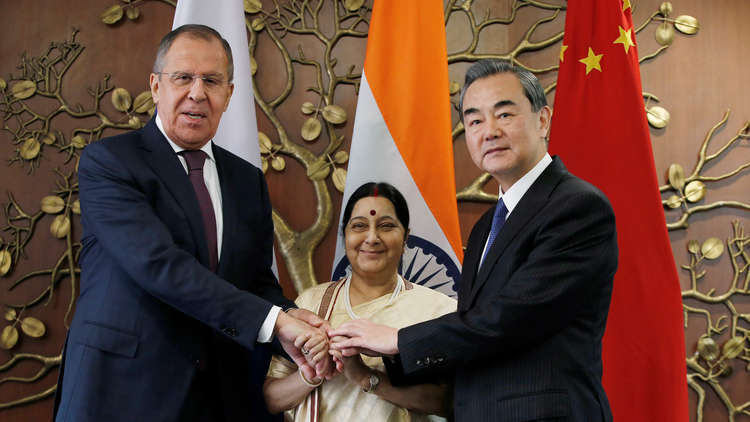 لافروف يؤكد اهتمام روسيا بتعزيز التعاون مع الصين والهند في إطار ثلاثية RIC