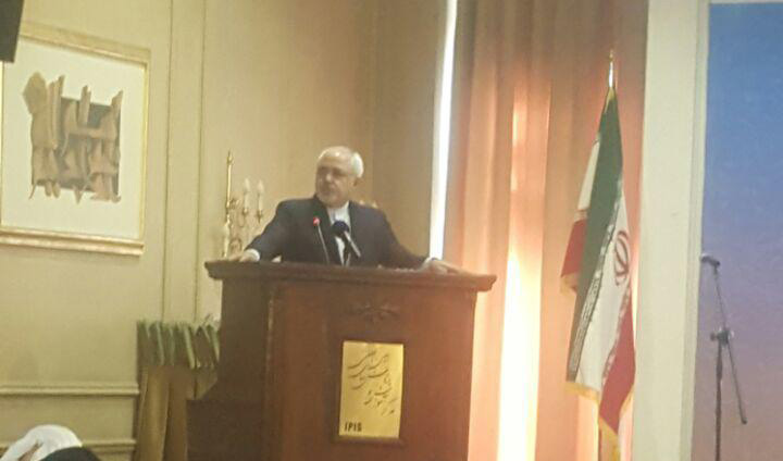 ظريف: مدينون لدماء الشهداء والمضحين لان ماننعم به حاليا من الأمن والسلام تحقق بفضلهم