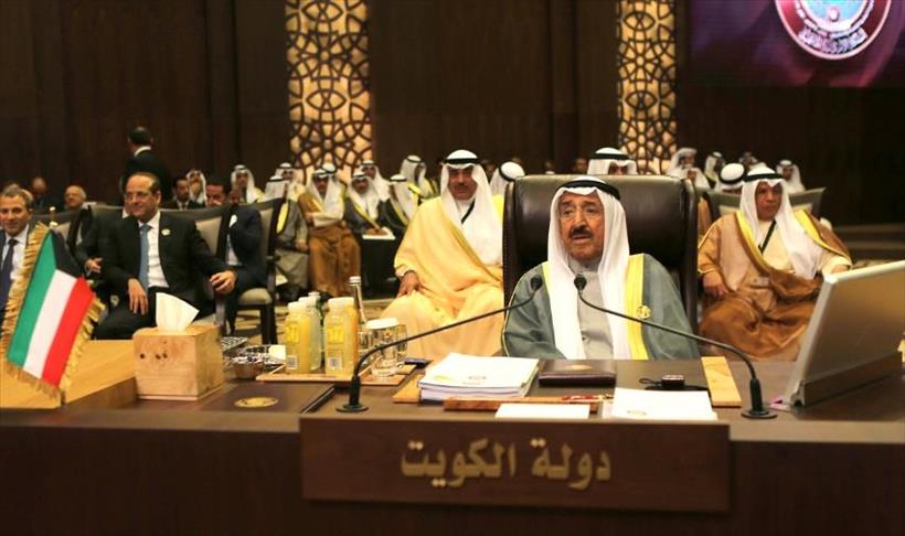 أمير الكويت يدعو إلى استمرار الحوار مع إيران