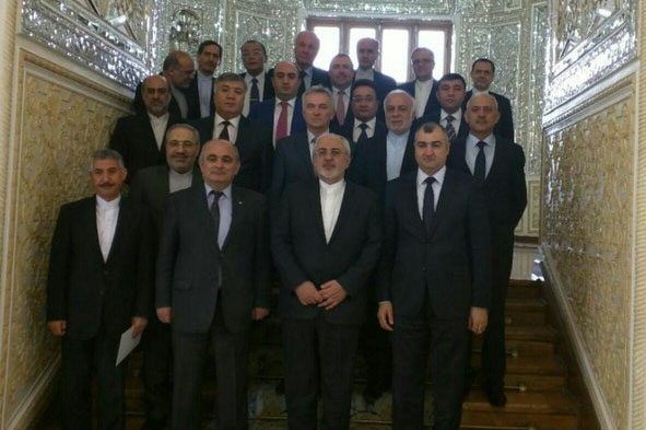 ظريف يؤكد على توطيد العلاقات بين ايران ورابطة الدول المستقلة على جميع الصعد