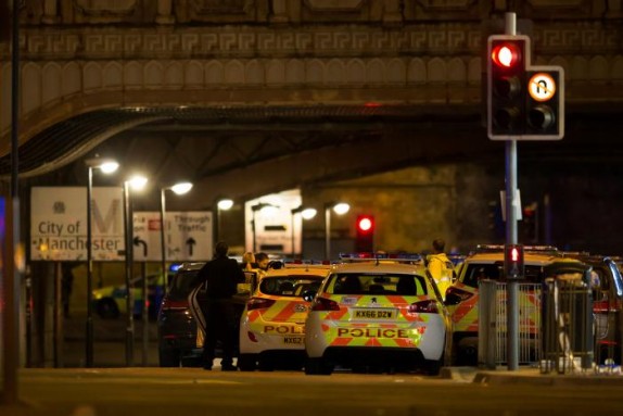 الشرطة البريطانية: ضحايا ملعب مانشستر 19 قتيلا و60 مصابا بجروح