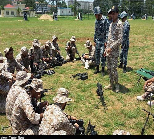 القوات المجوقلة في حرس الثورة الاسلامية تجري تدريبات في الصين +صور