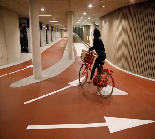 هولندا تبنى أكبر موقف للدراجات بسعة 12500 دراجة بسبب الزحام+ بالصور