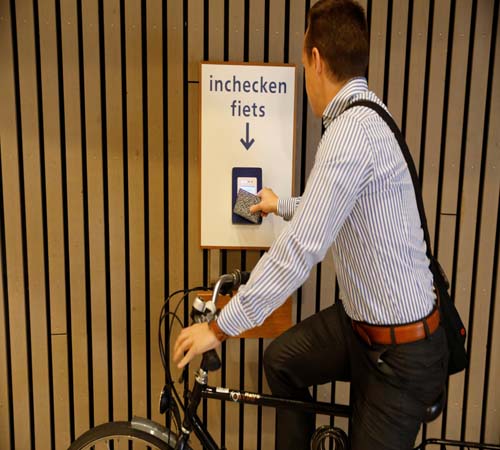 هولندا تبنى أكبر موقف للدراجات بسعة 12500 دراجة بسبب الزحام+ بالصور