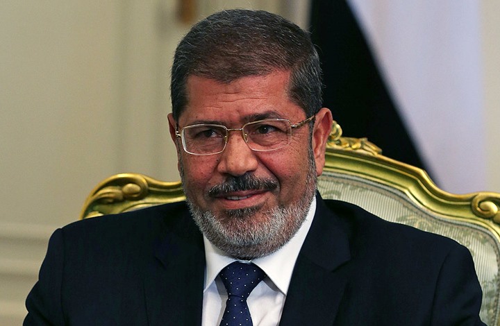 هل يشهد مبارك لصالح مرسي أم ضد ثورة يناير.. خبراء يجيبون؟