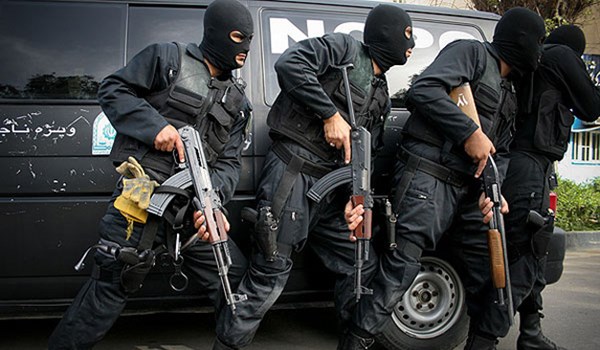 استشهاد احد افراد الامن الداخلي الايراني واصابة آخر في اشتباك مع مسلحين